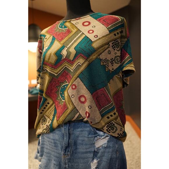 80s Style Pattern Crop top - Picture 4 of 5